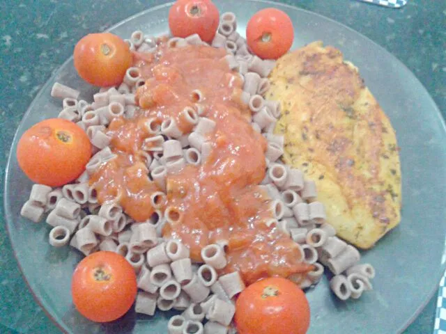 23/01/2014 - almoço

frango + massa de arroz integral + molho de tomate com orégano + tomates-cereja|Gabriela Baptistaさん