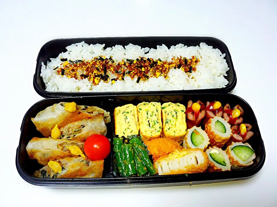 お弁当♬
*春巻き
*たまごやき
*ウィンナー
*ちくわのきゅうりづめ
*ほたてのタルタル
*いんげんのごまあえ|Michiko  Arakiさん