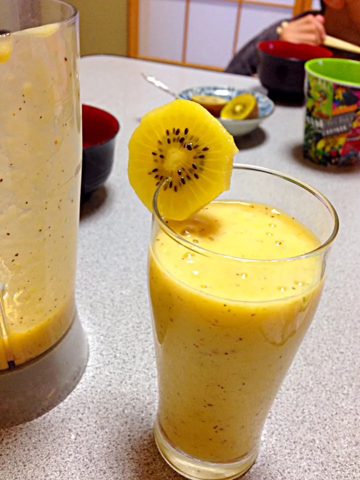 Banana kiwi orange smoothie|viviさん