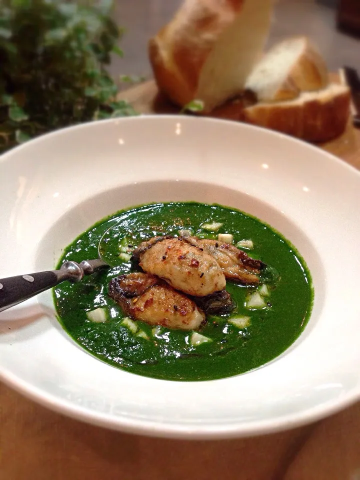 Snapdishの料理写真:Spinach soup with yamaimo and oyster|rick chanさん