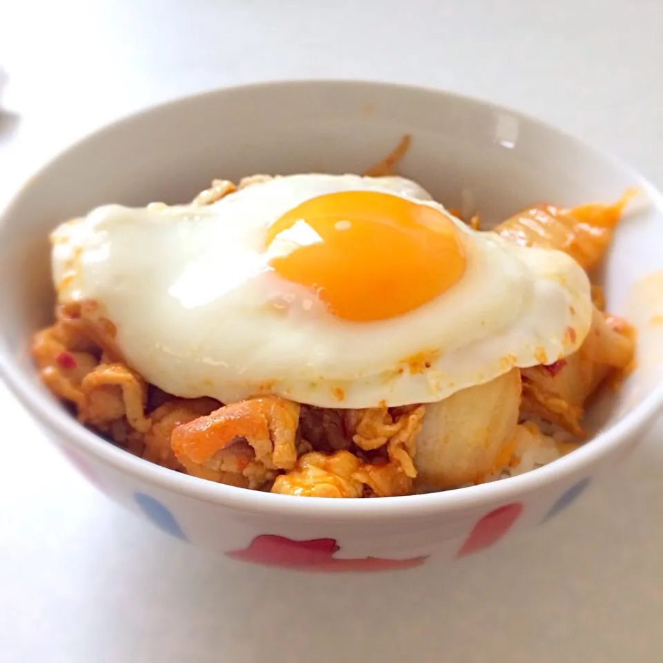 豚キムチ丼 目玉焼きのせ|ゆかっぱ:-)さん