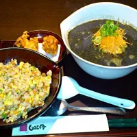 黒胡麻担々麺と辣辣辣(ﾗﾗﾗ)炒飯セット|未來歩さん