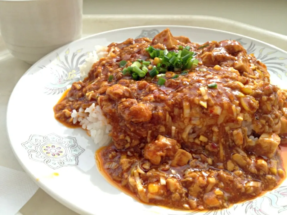 今日の社食は麻婆豆腐丼。390円。|ルーア・ブランカさん