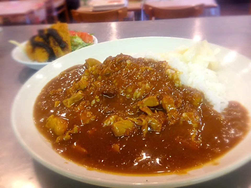 Snapdishの料理写真:チキン煮込みカレー ＆ レンコンはさみ揚げ|KUMAさん