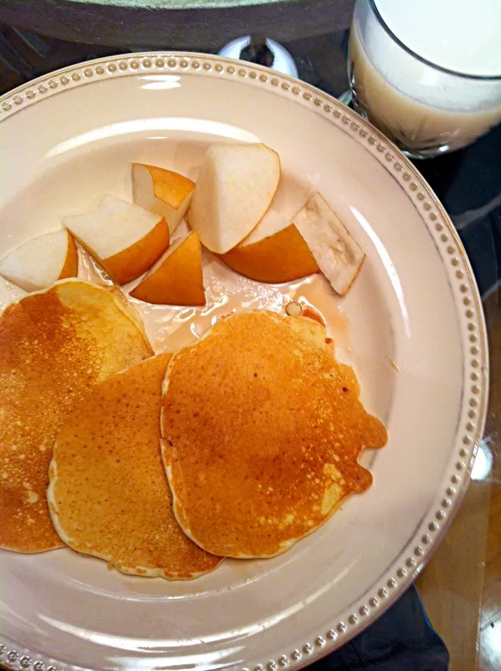 pancakes and Korean pears|Whitney Kinnisonさん