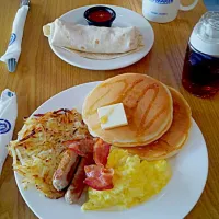 Brunch: pan cake and scrambled eggs|Silvia Kimさん