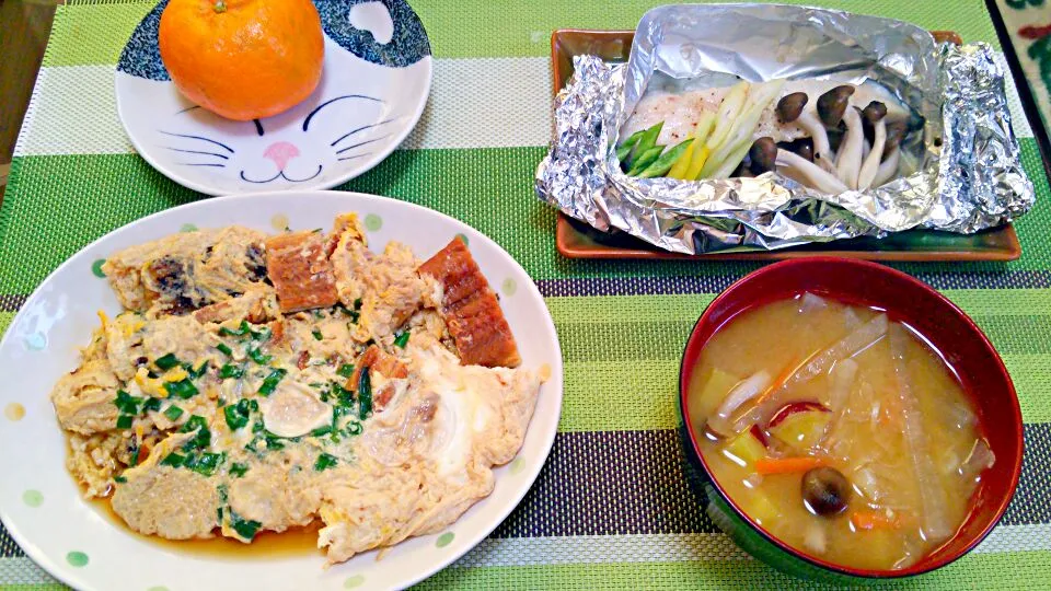 Snapdishの料理写真:鱈のホイル焼き  穴子の卵とじ   お味噌汁|石川洋子さん