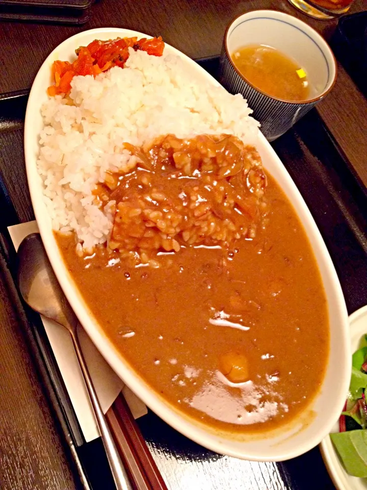 Snapdishの料理写真:牛タンカレー大盛り|yさん