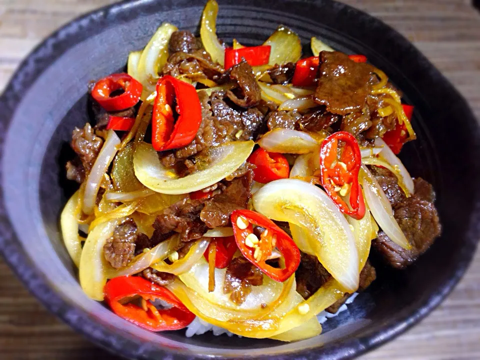 Snapdishの料理写真:牛しぐれ煮丼…辛口🔥|あつしさん