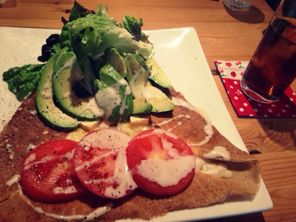 ガレット🍴💕アボカド トマト クリームチーズ🙈🙈|まおさん