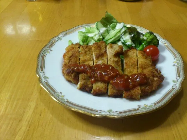 とりむね肉の香草パン粉焼き
サルサ風ソースつけて♪|みきおさん