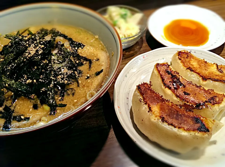 無化調ごまみそラーメンとジャンボ餃子のセット|あまぐりさん