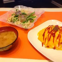 Snapdishの料理写真:半熟トロトロオムライスと生ハムのパスタサラダ|さおりさん