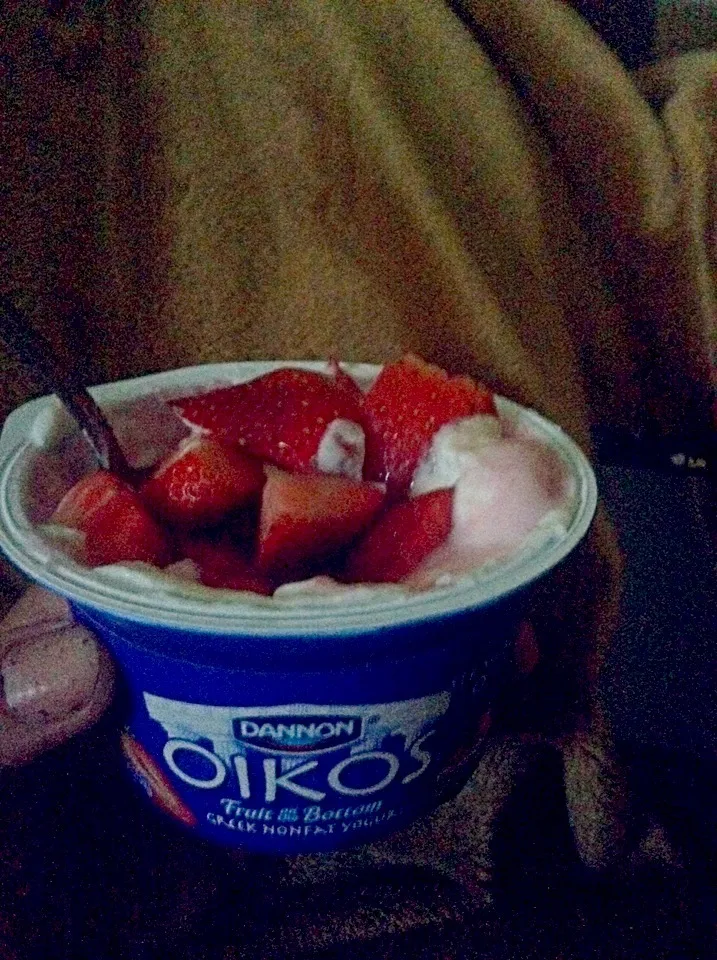 Strawberries Greek yogurt🍓🍓🍓|paola gonzalezさん