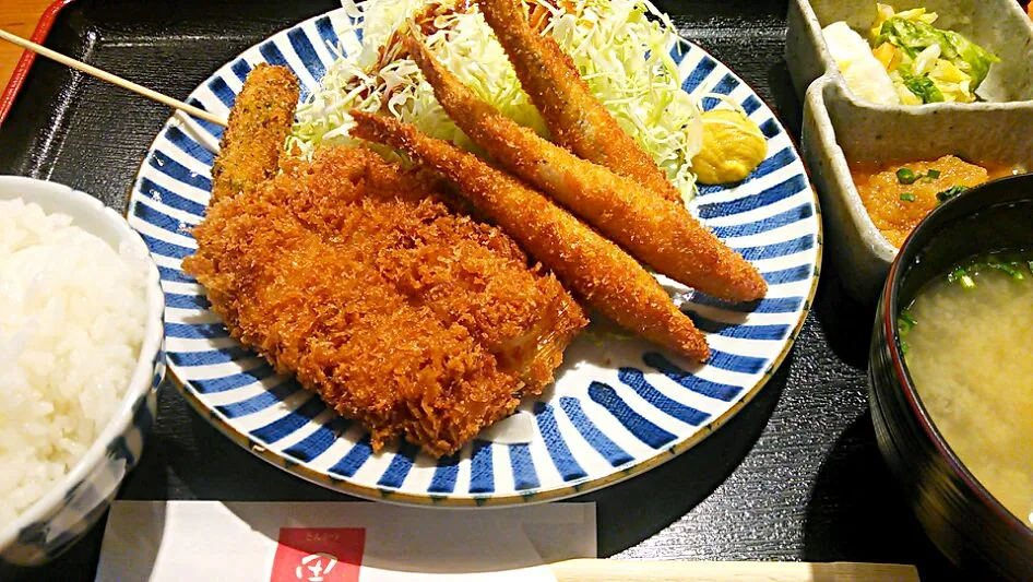 週替り定食880円～o(^o^)o ヒレの串カツとワカサギフライq(^-^q)|quitaさん