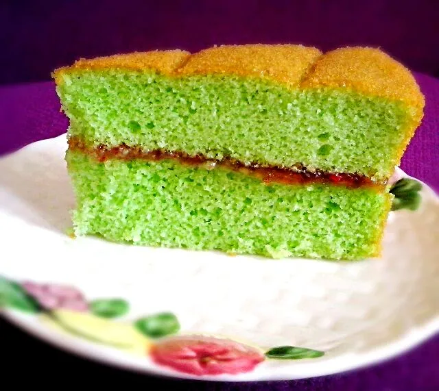 Homemade Pandan chiffon cake|rizki restu anandaさん