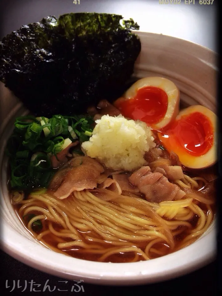 麺師匠のまる子ちゃん麺で❕柚子胡椒おろしで丸源風🍖そば味玉付き🐔|りりたんこぶさん