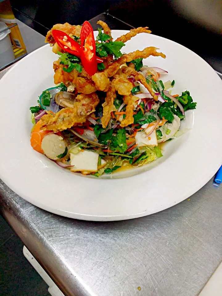 Yum wonseng Talai (Glass noodles Seafood Salad)
with Softshell Crab.|Joey Tavares Limさん