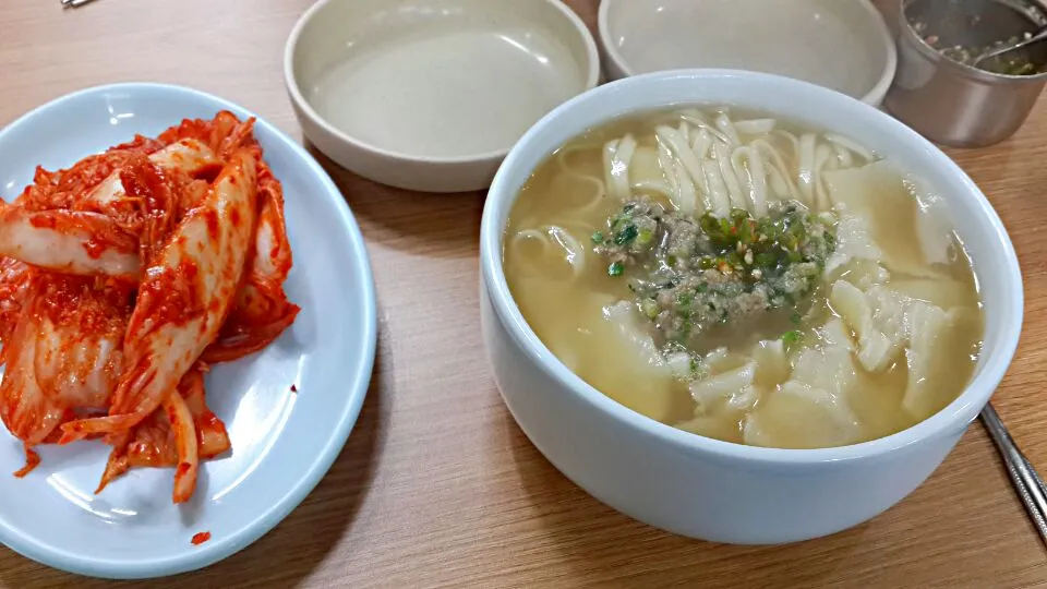 Snapdishの料理写真:논현 손칼국수의 칼제비 Korean Soup with Noodle in Gangnam|Dean Jungさん