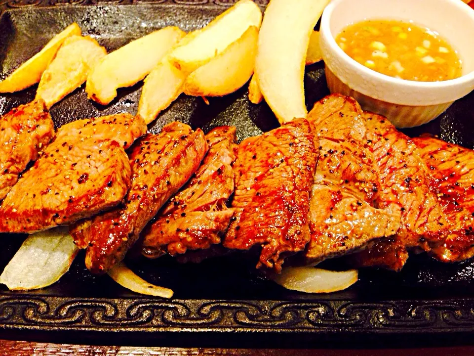 gusto's steak with onion sauce|Destira Sorayaさん