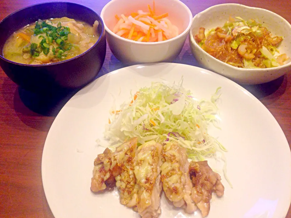 鶏のマスタード焼きと春雨とキャベツのオイスター炒めとなますと豚汁|あやかさん