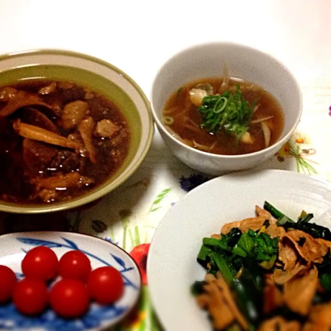 牛スジ味噌煮・鱈汁・豚とほうれん草の生姜醤油ソテー・プチトマ|美也子さん