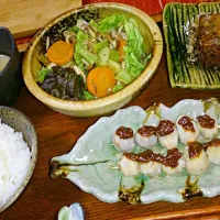 とろろ芋ご飯・里芋・厚揚げ・きのこサラダ♪|くみこさん