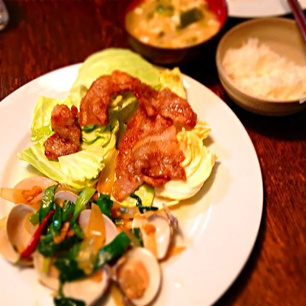 豚バラの生姜焼きとハマグリの酒蒸し。|太田圭規さん