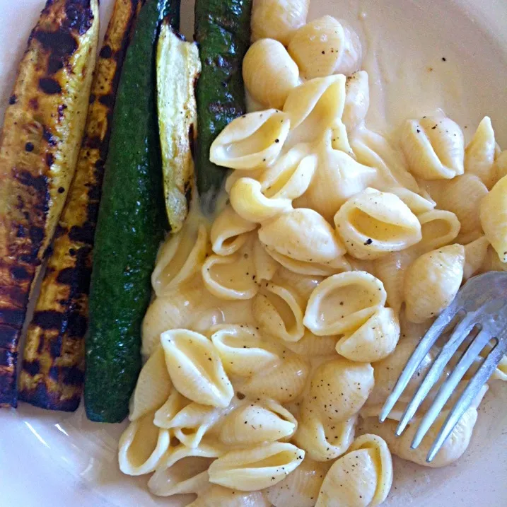 grilled zuchinni with homemade Mac and cheese|Whitney Kinnisonさん