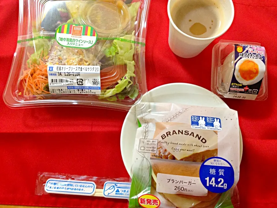 朝ごはんは、LAWSON飯。糖質制限のハンバーガーが発売されているんだ(^ ^)|ハルさん