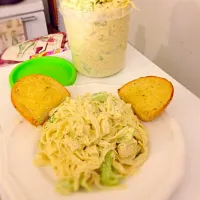 Snapdishの料理写真:Fettuccine chicken broccoli Alfredo|Jorge Riveraさん