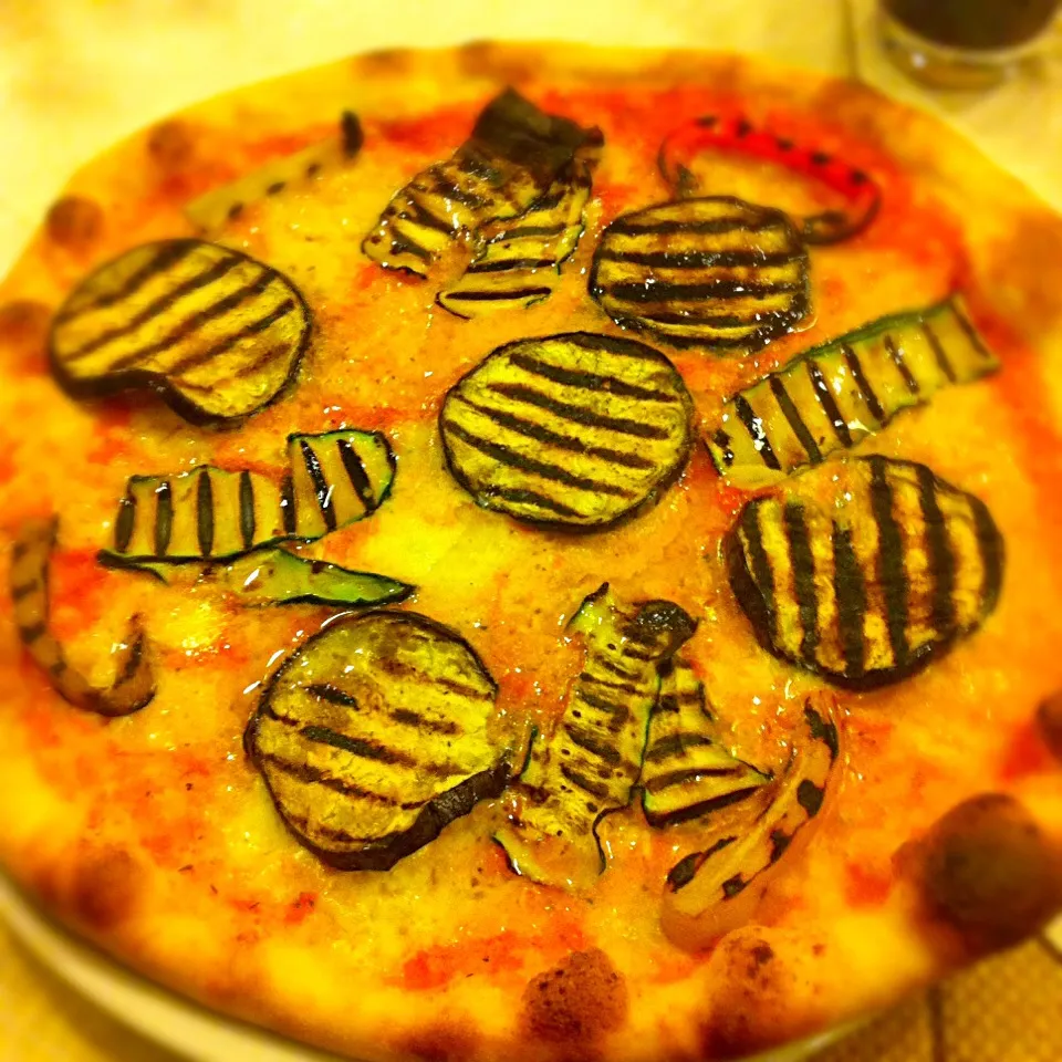 Snapdishの料理写真:Vegetarian pizza|Stefan Labuschagneさん