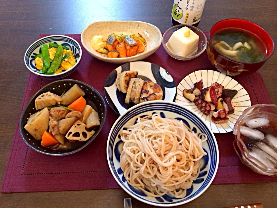 冷やし蕎麦  ワカメとしめじの味噌汁   筑前煮   レンコンの挟み焼き  たこと椎茸のガーリック炒め    鮭とジャガイモの炒め物タルタルソール添え  絹さやと卵の炒め物|NAKATAさん