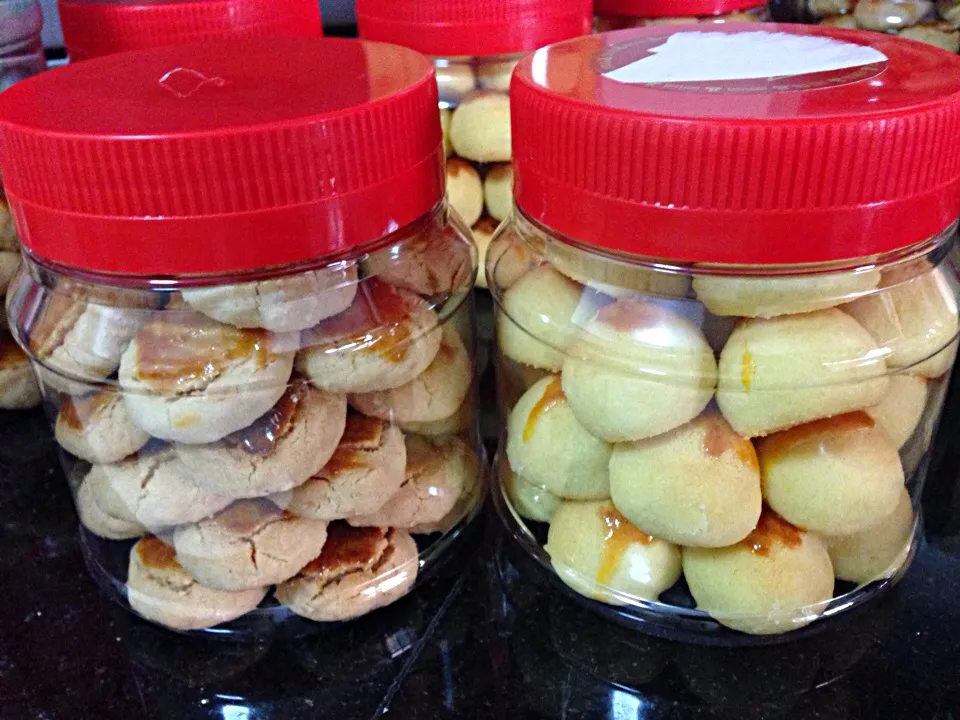 Almond cookies and pineapple tarts|coxiella24さん