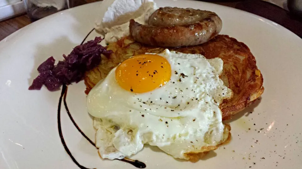 Rosti and sausage with sunny side up|genさん