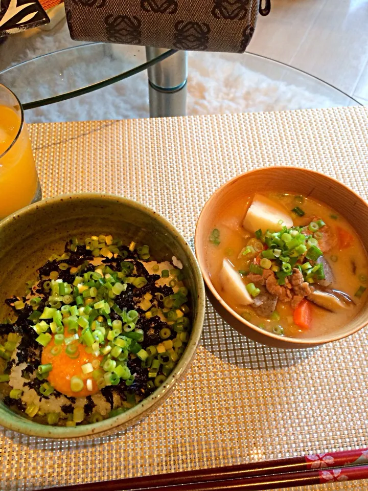 シンプルに玉子かけご飯と豚汁ランチ♪|akikotakahashiさん