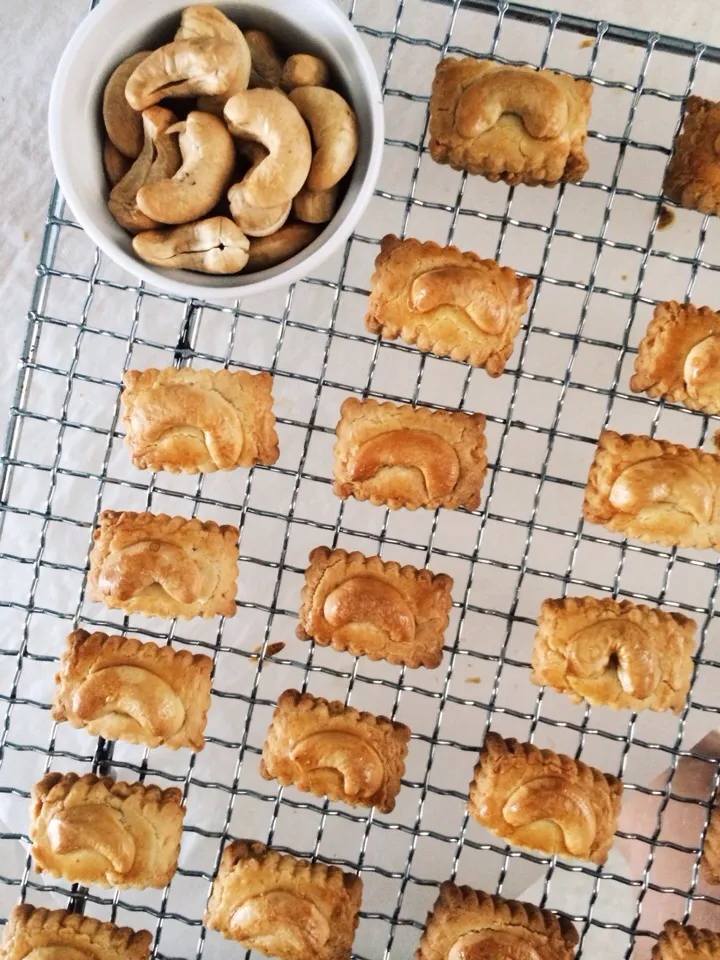 Snapdishの料理写真:Cashew nut cookies|12Dragonさん