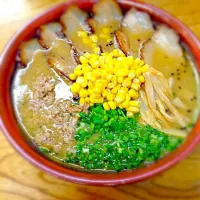 Snapdishの料理写真:炙りチャーシュー札幌味噌ラーメン^o^|きゅいじーぬさん