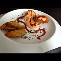 Chicken cordon bleu with chessy sauce and homemade spicy potato wedges|Veronica Angelia Djさん