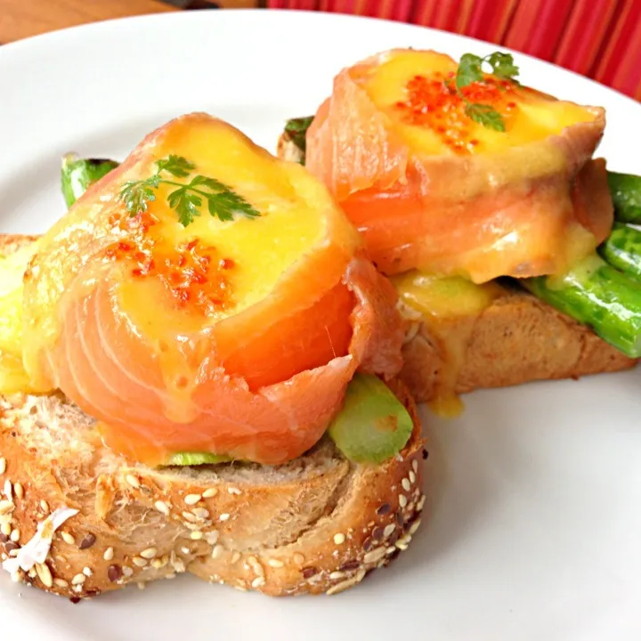 Norwegian smoked salmon and poached eggs|Karen Yongさん