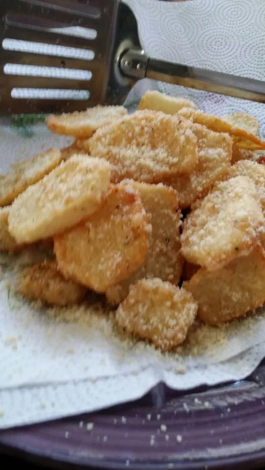 Snapdishの料理写真:Potatoe fries with parmesan cheese|lucky strozierさん