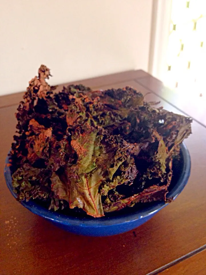 Chocolate maple kale chips with cayenne ... Who knew yum|ali kamenovaさん