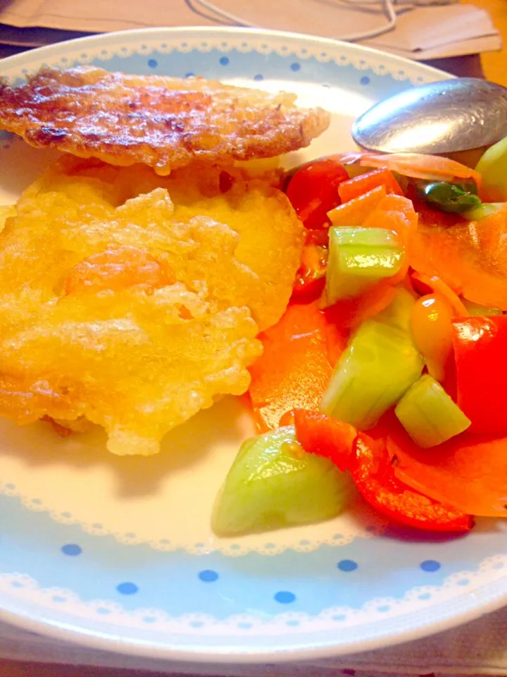 Fried shrimp pancake and salad|hongminhさん