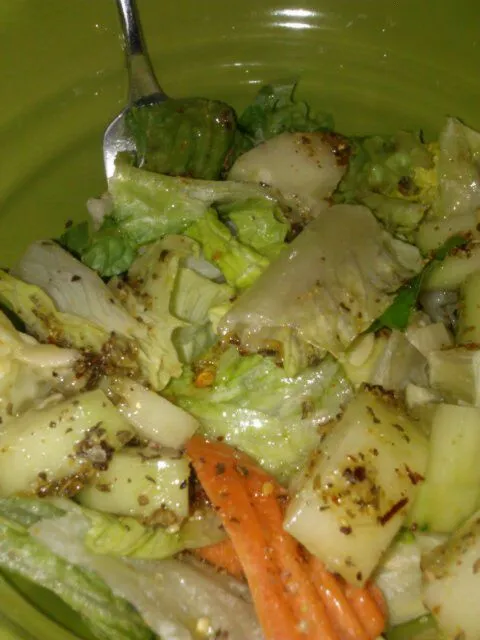 Salad with carrot and cucumber. Homemade sesame dressing.|Polly Gelfusoさん