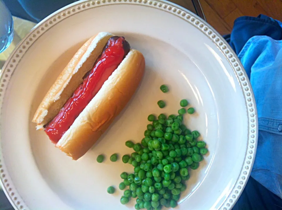 hot dogs with peas|Whitney Kinnisonさん