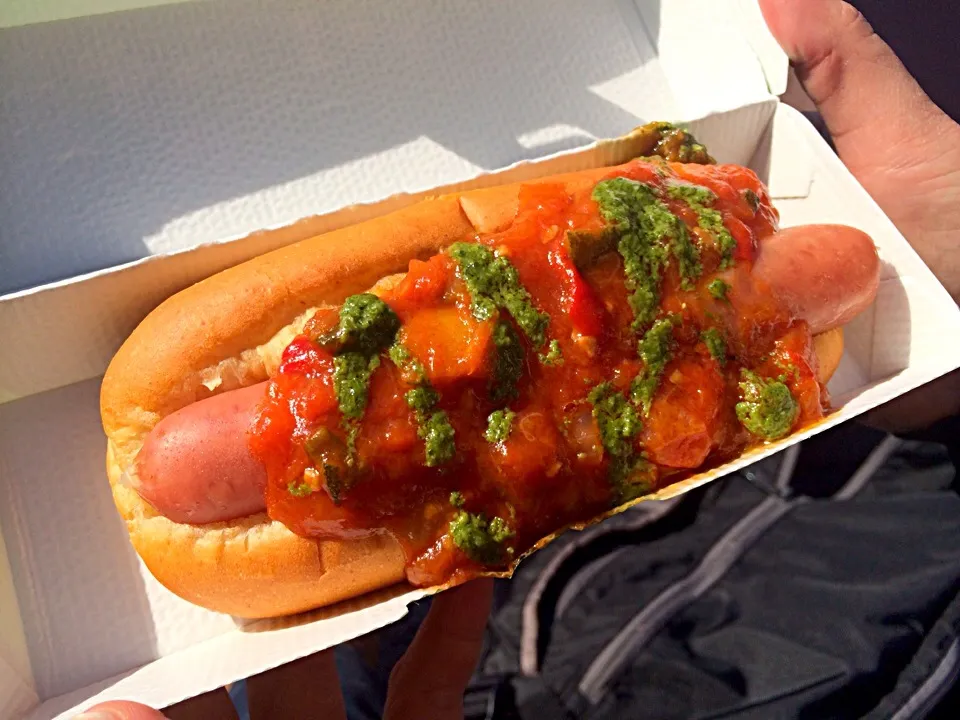 Hotdog with tomato relish and pesto sauce|Agnes Tjanさん