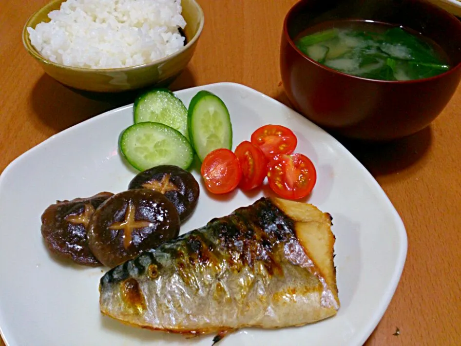 昆布鯖、しいたけソテー、添え野菜、味噌汁|りーさん