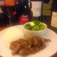 Deer tips with rice and broccoli.|Amyさん