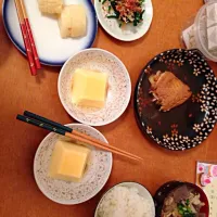 Snapdishの料理写真:さけのホイル焼き、大根の煮物、角煮、ほうれん草、サラダ|さおさん