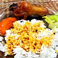 Snapdishの料理写真:Rice, Curry, Fried chicken , Cabbage, and tomato|didiさん